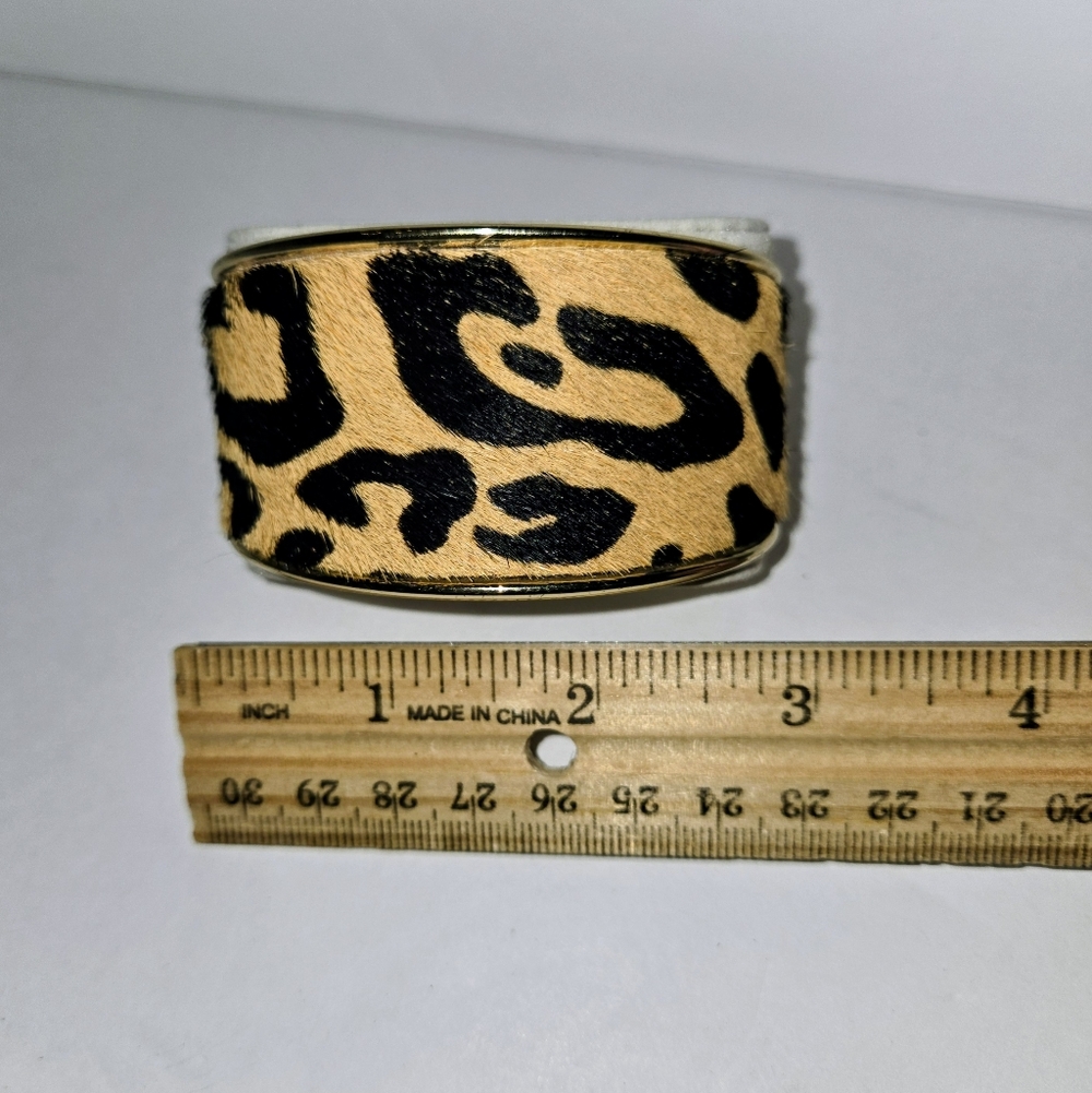 Leopard Print Cuff Bracelet Goldtone - Picture 5 of 10